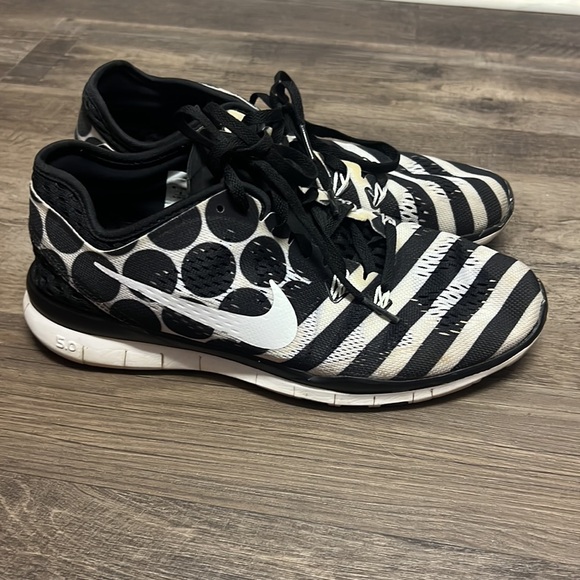 Nike Running Shoes - Picture 2 of 5